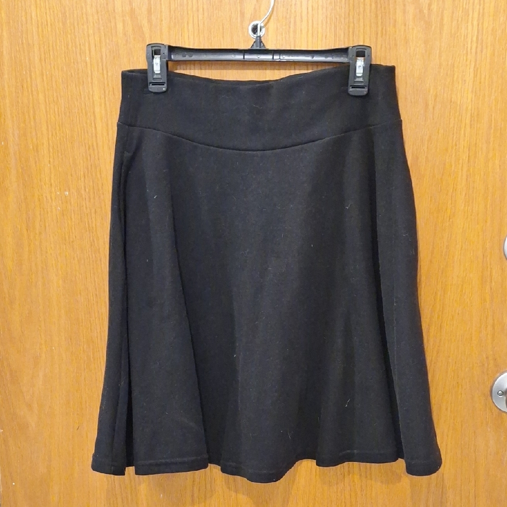 Black flared skirt with pockets
